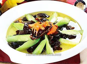 Braised Sponge Gourd with Black Fungus 