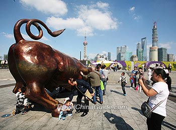 Sculpture on the Bund