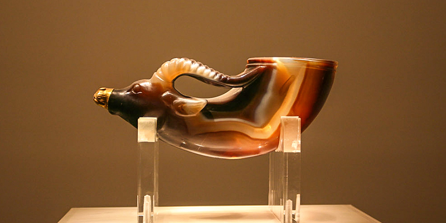 Agate Cup in the Shape of An Ox with A Gold Mouth