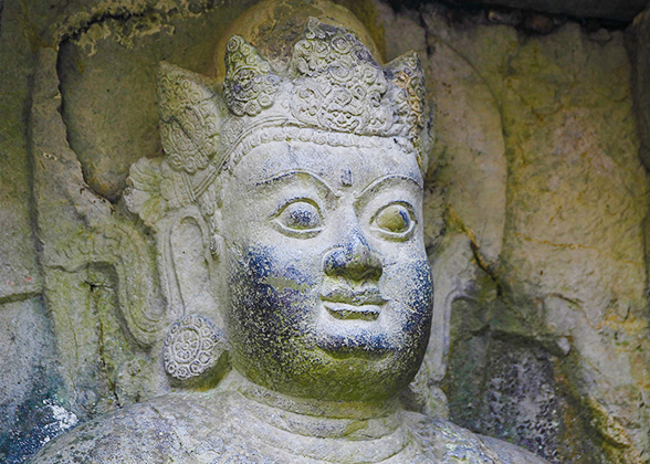 Buddha Statues in Feilaifeng