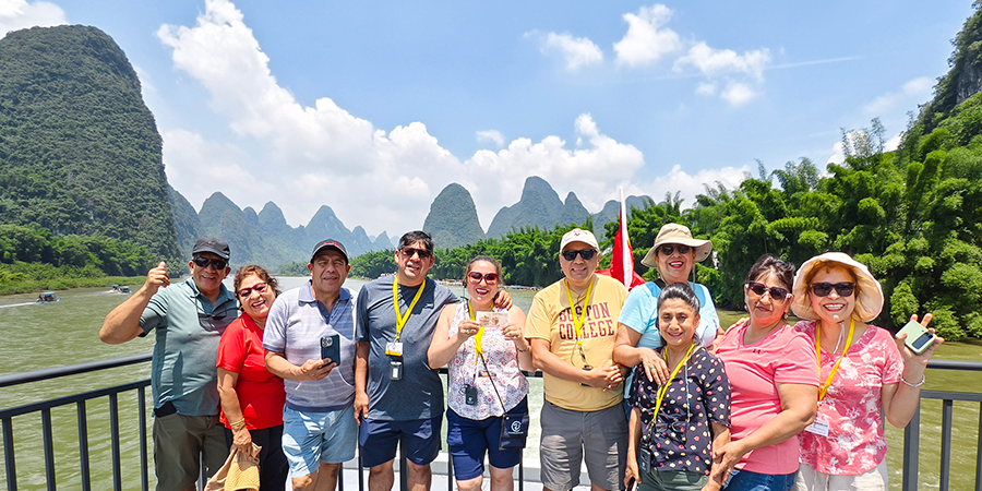 Our Group Tour on Li River Cruise to Yangshuo