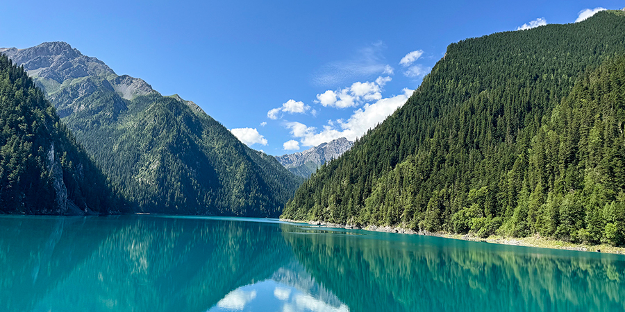 Mirror Lake in Jiuzhaigou