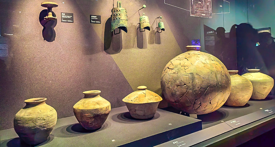 Unearthed Wares around Qin Shi Huang Mausoleum