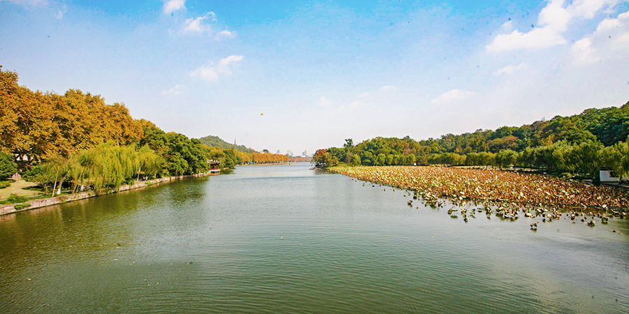 Su Causeway on West Lake