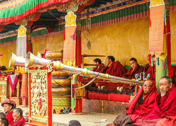 Monks in Chiu Monastery