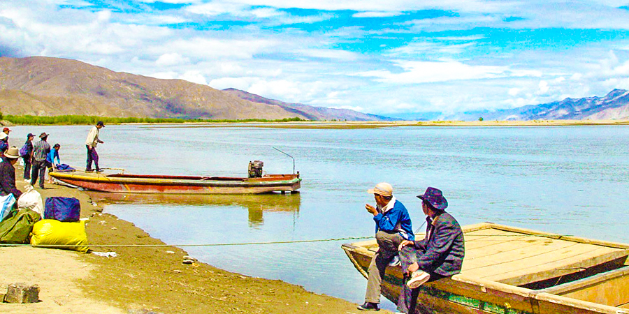 Yarlung Tsangpo in March