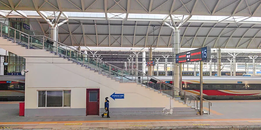 The Platform, Xining Train Station