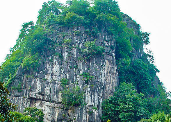 Solitary Beauty Peak and Jingjiang Prince City